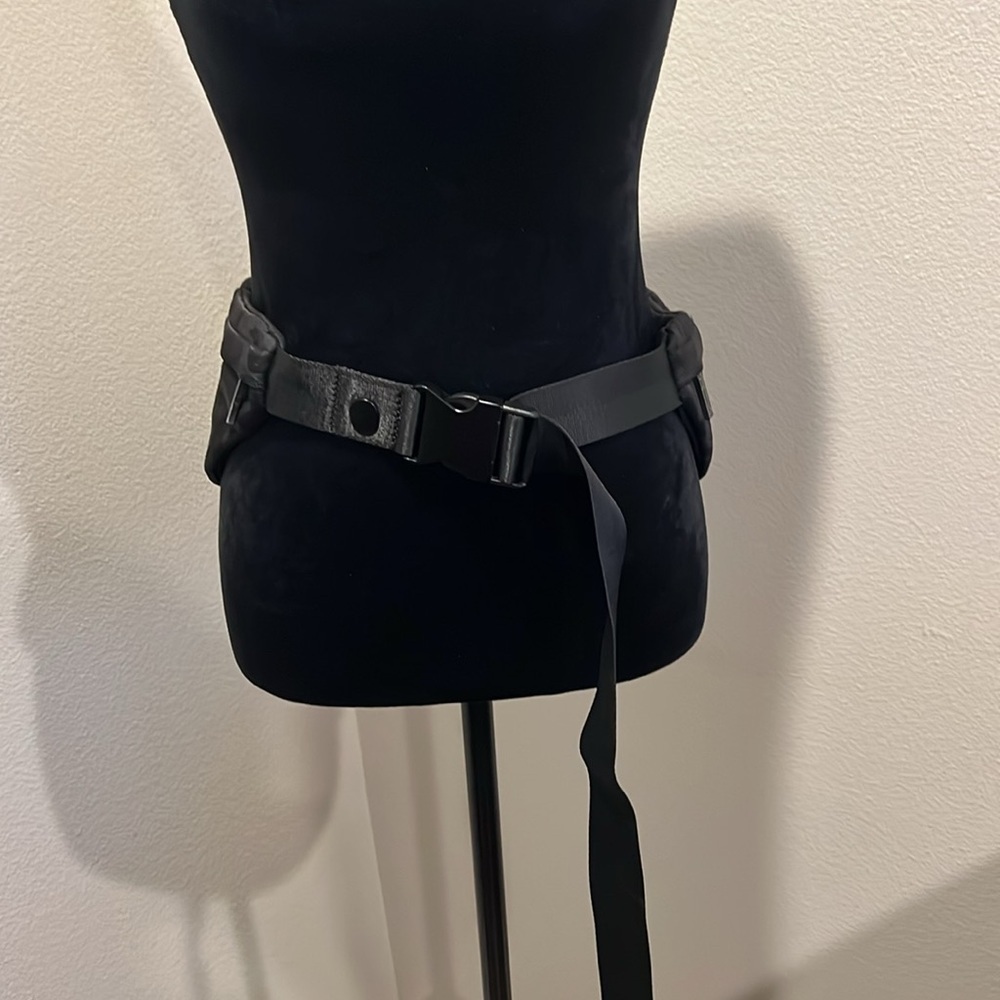 Black Camouflage Waist Bag - Picture 4 of 4